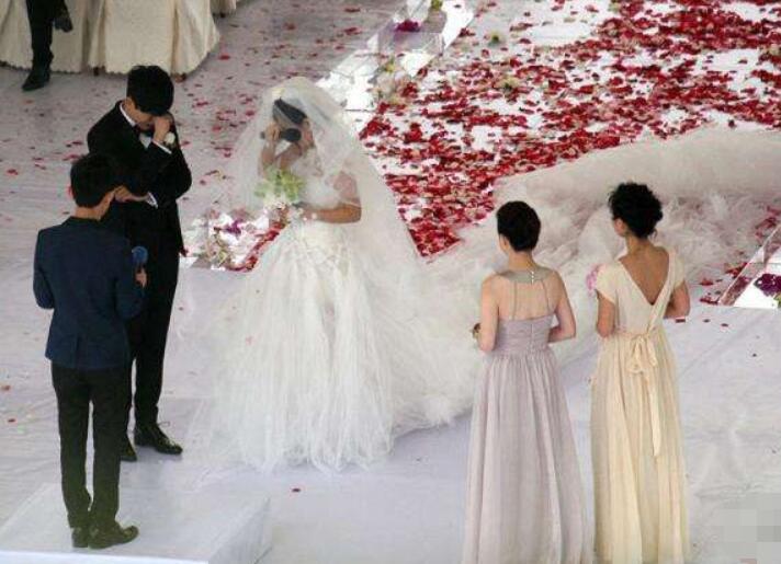 婚禮新娘說什么 婚禮上新娘對(duì)新郎的簡短告白推薦  第1張