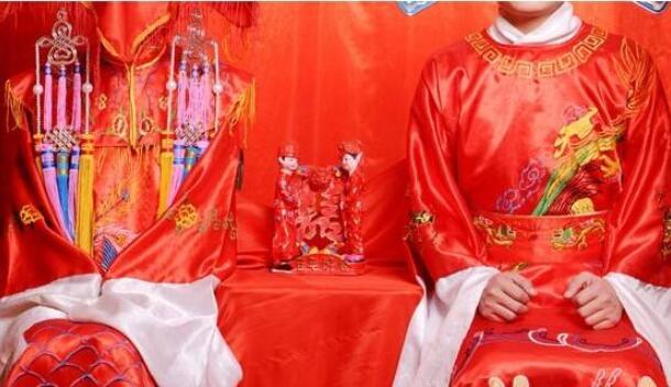 “父母之命，媒妁之言”，婚禮進行時且不可忘記儀式禮節  第1張