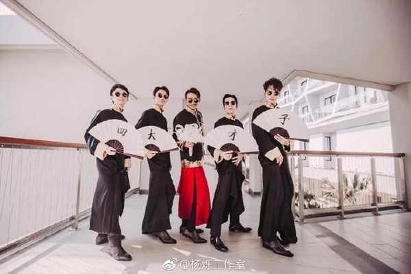 拍照不會(huì)擺pose？這些“心機(jī)道具”必須要get！  第14張