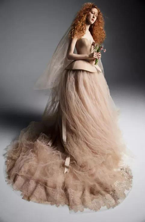 美到令人窒息的婚紗禮服新品，看一次想結一次婚啊！  第12張