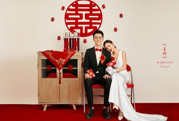不花冤枉錢，訂婚紗照必須了解的12個(gè)問題！  第1張
