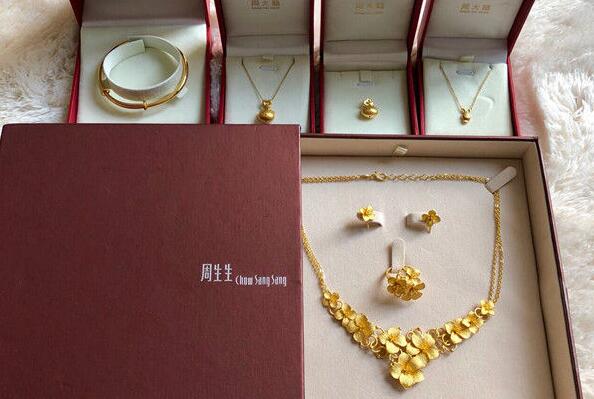 結(jié)婚的首飾是男方買嗎 結(jié)婚首飾一般買多少錢