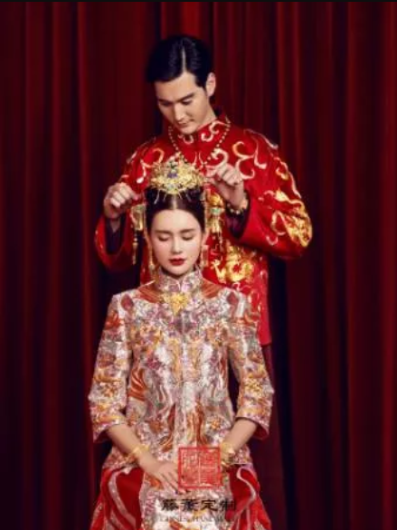 龍鳳褂、秀禾服、馬來褂傻傻分不清楚，中式禮服怎么選？看這篇就夠！  第2張