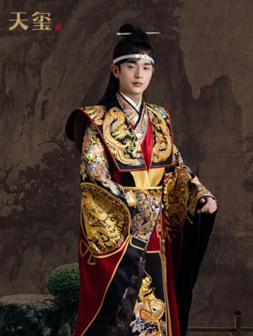 龍鳳褂、秀禾服、馬來褂傻傻分不清楚，中式禮服怎么選？看這篇就夠！  第25張