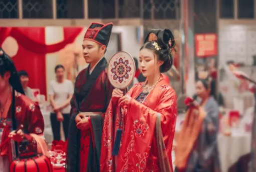 龍鳳褂、秀禾服、馬來褂傻傻分不清楚，中式禮服怎么選？看這篇就夠！  第26張